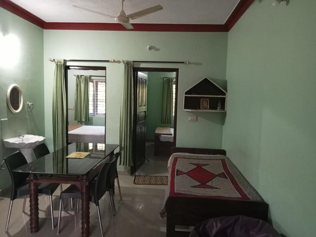 Krupa Homestay Мадикери Экстерьер фото