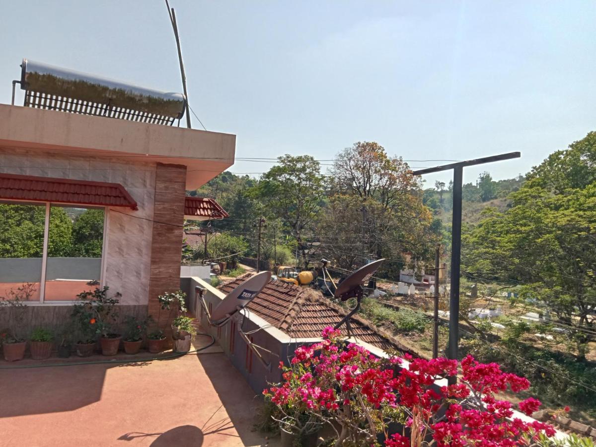 Krupa Homestay Мадикери Экстерьер фото